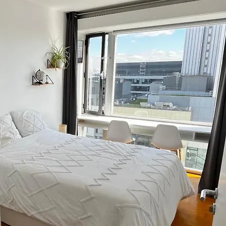 2 Private Bedrooms, Montparnasse Station Parigi
