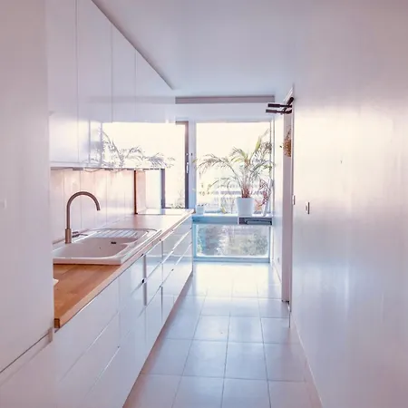 2 Private Bedrooms, Montparnasse Station Parigi