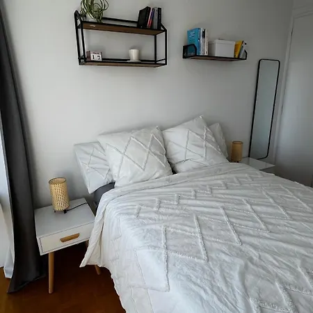 2 Private Bedrooms, Montparnasse Station Parigi